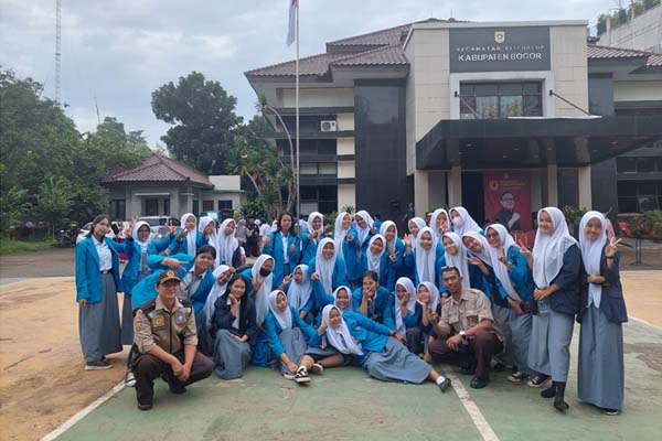 Galeri Kegiatan - SMK PGRI Citeureup - Kegiatan Upacara Hari Pahlawan 2